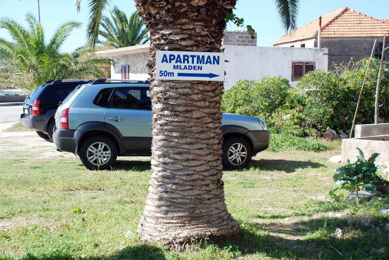 Apartments Mladen Sucuraj Exterior photo